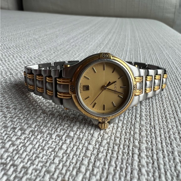 Gucci 9040L Gold and Stainless Steel - Picture 1 of 8